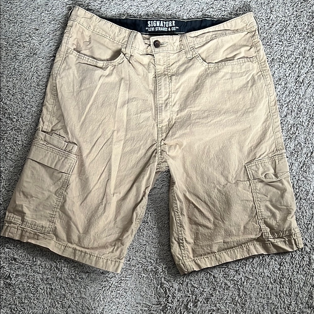 EUC Levi Signature Khaki Cargo Men Shorts